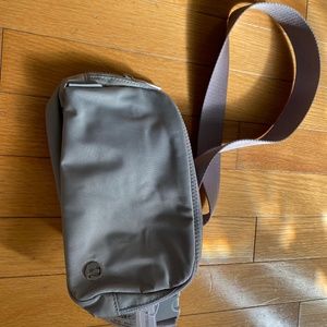 Lululemon everywhere belt bag